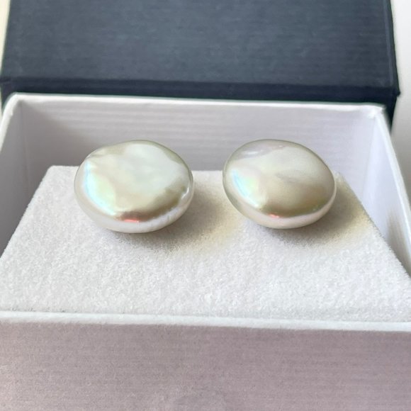 Big Size White Coin 12-14mm Cultured Freshwater Pearl Stud Earrings - Picture 3 of 10